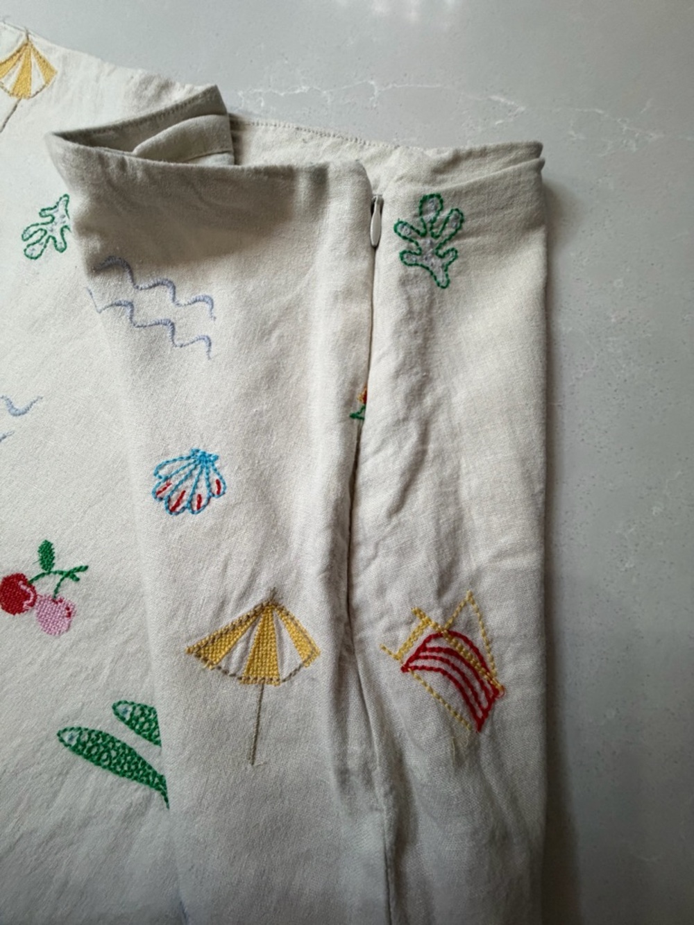 GAP White Mini Skirt with Multicolor Beach Embroidery - Picture 3 of 11